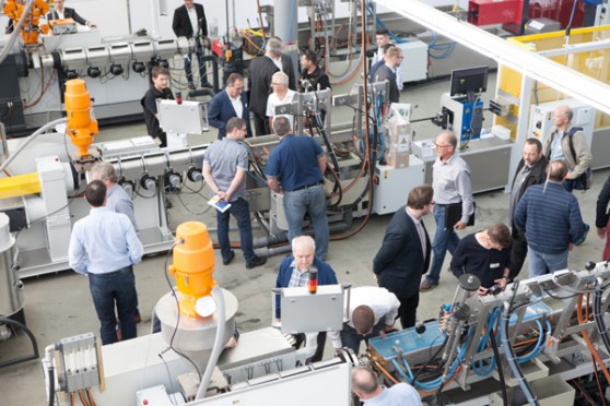 Hausmesse IDE 2018 Extrusionsanlagen im Betrieb